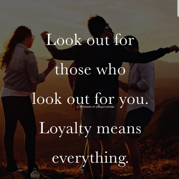 Meet your Posher, Kim check out my deals🚦🚦 - Picture 1 of 1